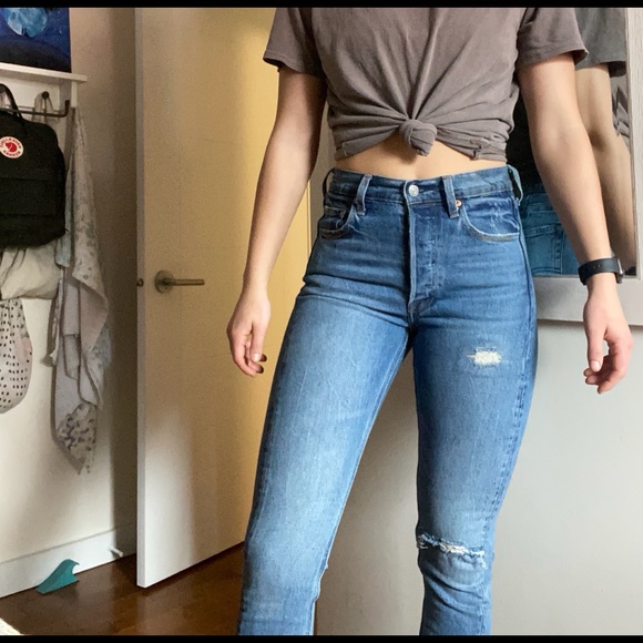 Aritzia’s altered Levi’s 501 jeans - Picture 2 of 8